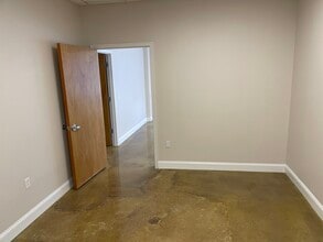 4951 E Adamo Dr, Tampa, FL à louer Photo intérieure– Image 1 sur 5
