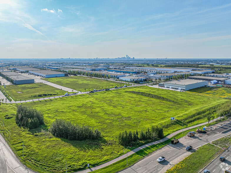 5103 36 St NW, Edmonton, AB à louer - Photo principale – Image 1 sur 3