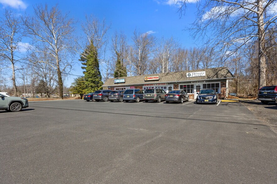 305 Lakehurst Rd, Browns Mills, NJ à vendre - Photo de l’immeuble – Image 2 sur 13