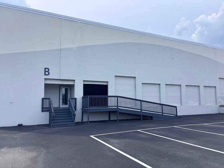490 Industrial Dr, Mount, Mount Juliet, TN à louer - Photo de l’immeuble – Image 1 sur 11