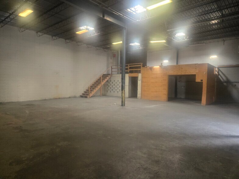 23-25 Garfield Ave, Woburn, MA à louer - Photo de l’immeuble – Image 3 sur 10