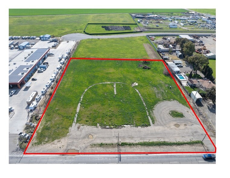 2527 E Pacheco Blvd, Los Banos, CA à vendre - Aérien – Image 1 sur 14