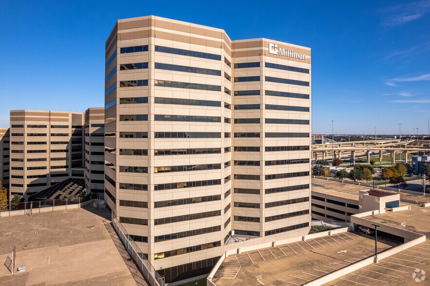 12750 Merit Dr, Dallas, TX à louer - Photo de l’immeuble – Image 1 sur 17