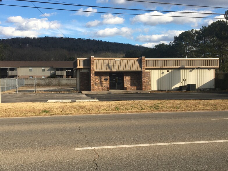 11565 Memorial Parkway Pkwy, Huntsville, AL à louer - Photo de l’immeuble – Image 1 sur 12