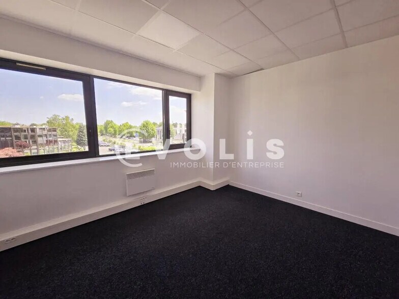 Bureau dans Villebon-sur-Yvette à louer - Photo de l’immeuble – Image 2 sur 8