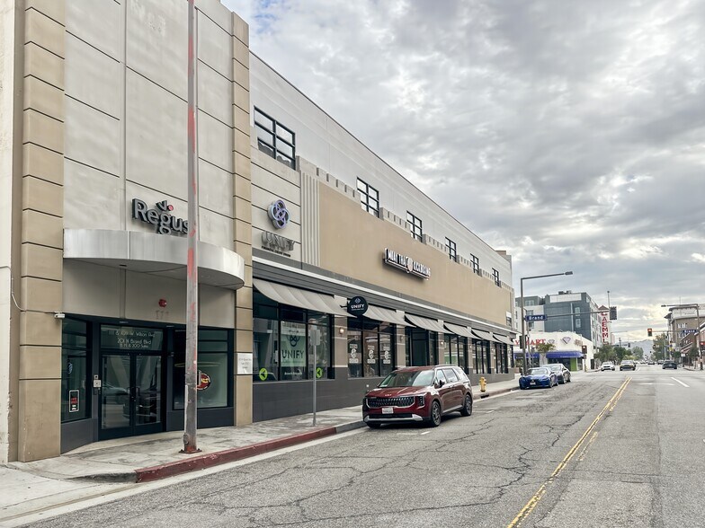 201 N Brand Blvd, Glendale, CA à louer - Photo de l’immeuble – Image 3 sur 12