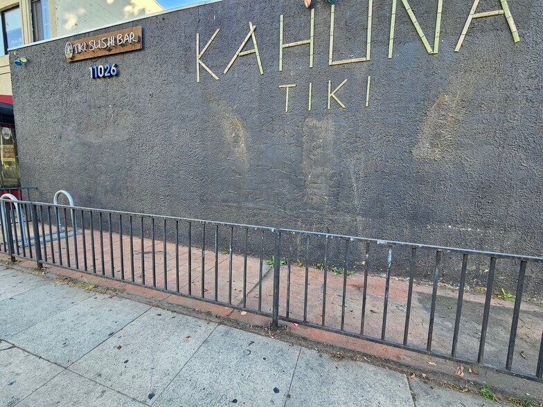 11026 Magnolia Blvd, North Hollywood, CA à vendre - Photo de l’immeuble – Image 3 sur 11