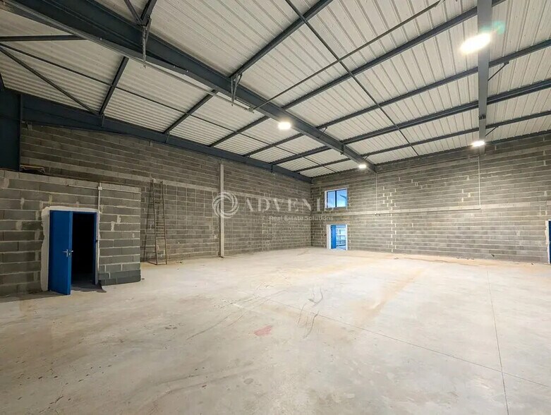 Local d’activités dans Saint-Jouan-des-Guérets à louer - Photo intérieure – Image 3 sur 8