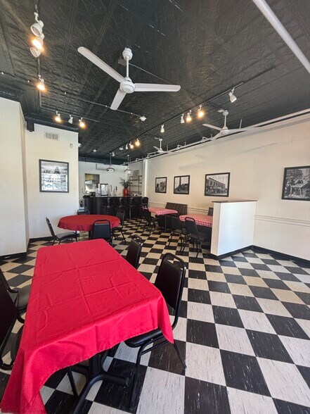 3221 Lorain Ave, Cleveland, OH à louer - Photo de l’immeuble – Image 3 sur 16