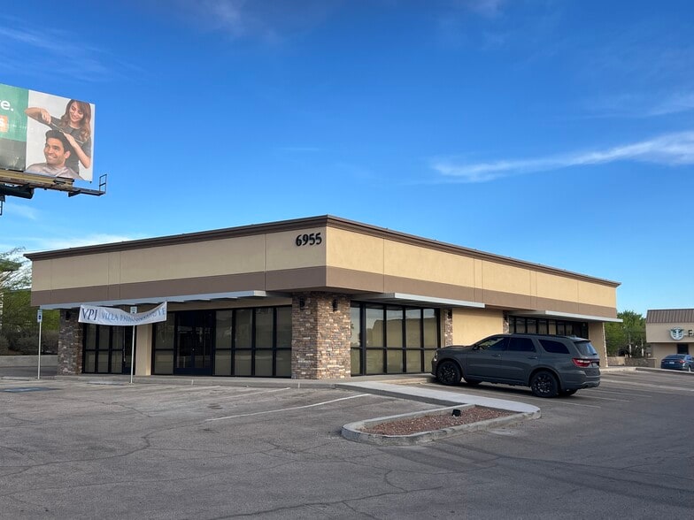 6955 N Mesa St, El Paso, TX à louer - Photo de l’immeuble – Image 2 sur 3