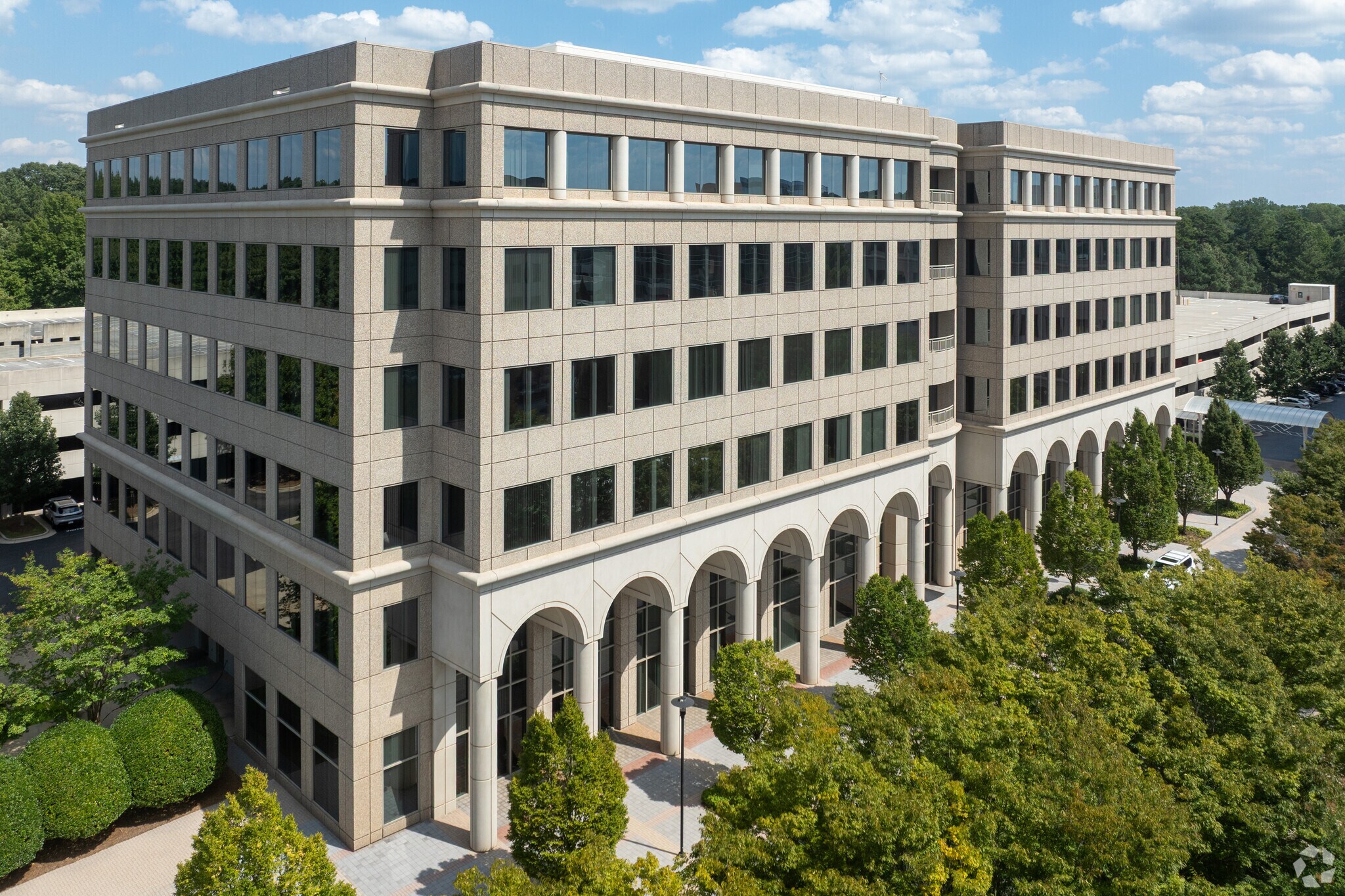 4140 Parklake Ave, Raleigh, NC à louer Photo principale– Image 1 sur 9