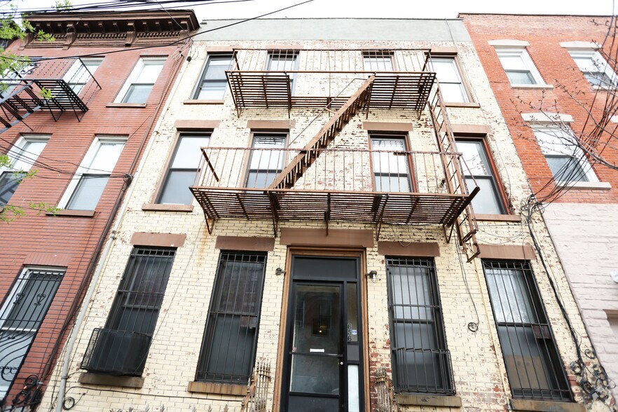 656 Henry St, Brooklyn, NY à vendre - Photo de l’immeuble – Image 3 sur 51