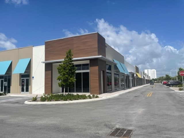 10890 NW 17th St, Doral, FL 33172 - Lot 127 - - Photo intérieure - Image 2 of 2