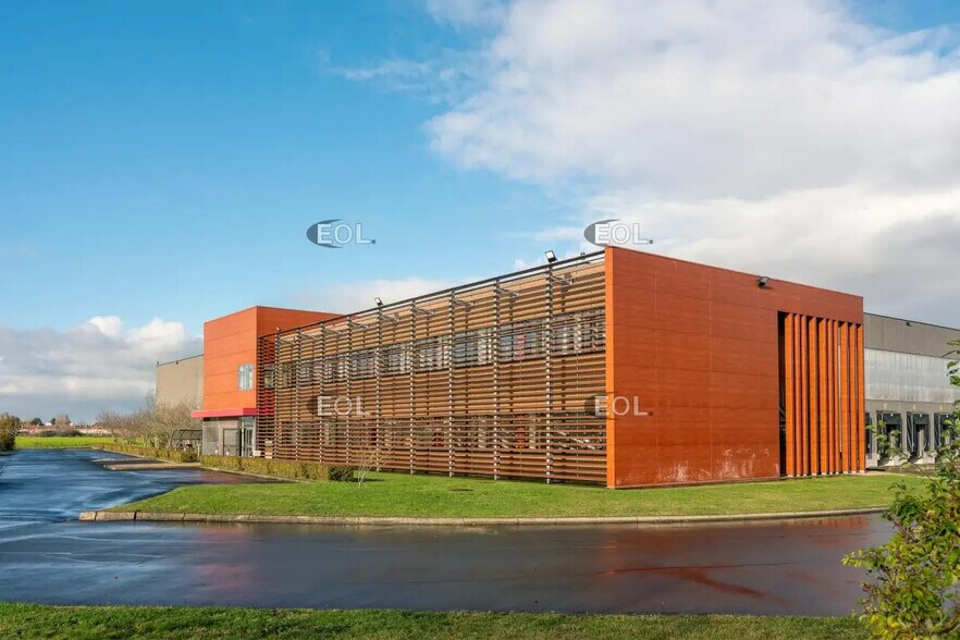 Industriel/Logistique dans Houplines à louer - Photo de l’immeuble – Image 1 sur 10