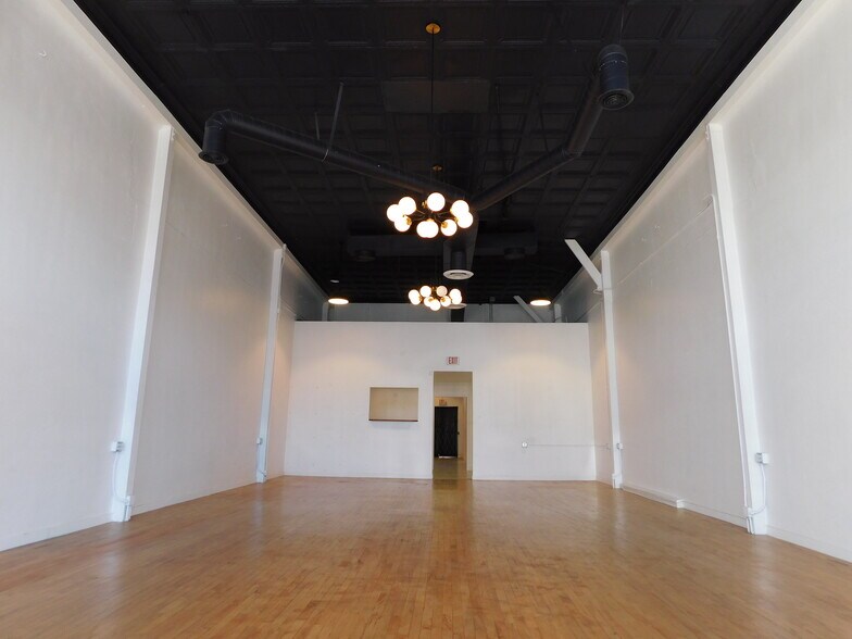 129 E Grand Ave, Escondido, CA à louer - Photo de l’immeuble – Image 3 sur 33