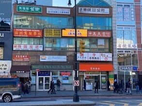 40-48 Main St, Flushing, NY à louer Photo de l’immeuble– Image 1 sur 2