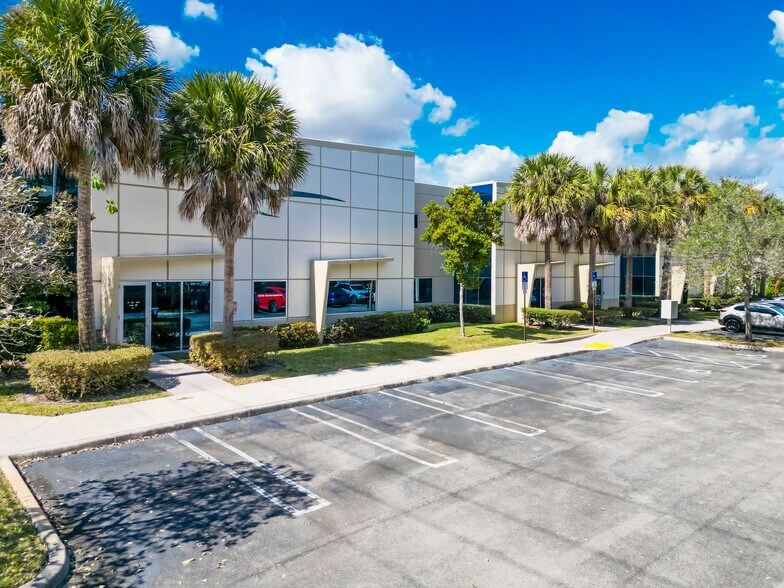 3900 NW 126th Ave, Coral Springs, FL à vendre - Photo de l’immeuble – Image 2 sur 9