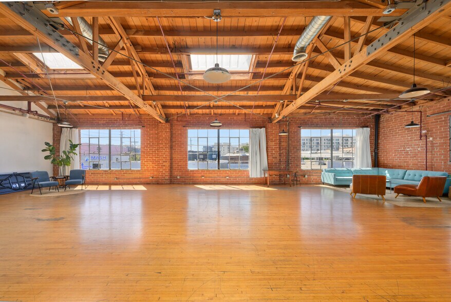 6535-6547 Santa Monica Blvd, Los Angeles, CA à louer - Photo de l’immeuble – Image 2 sur 9