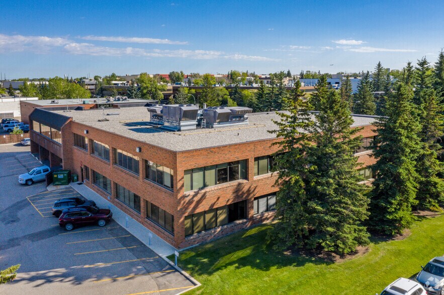2725 12th St NE, Calgary, AB à louer - Photo de l’immeuble – Image 3 sur 6