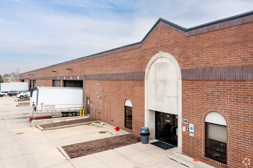 238-248 Tubeway Dr, Carol Stream, IL à louer - Photo de l’immeuble – Image 2 sur 11