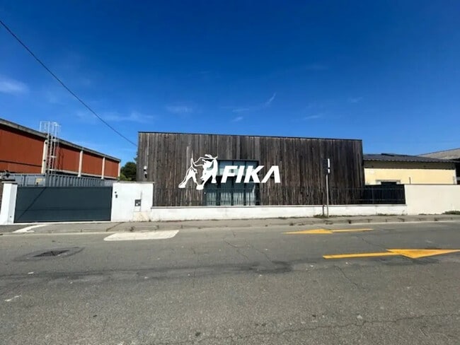 Plus de détails pour Local d’activités à vendre