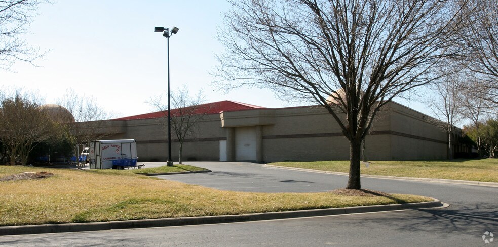 604 Doug Mayes Pl, Charlotte, NC à louer - Photo de l’immeuble – Image 2 sur 6