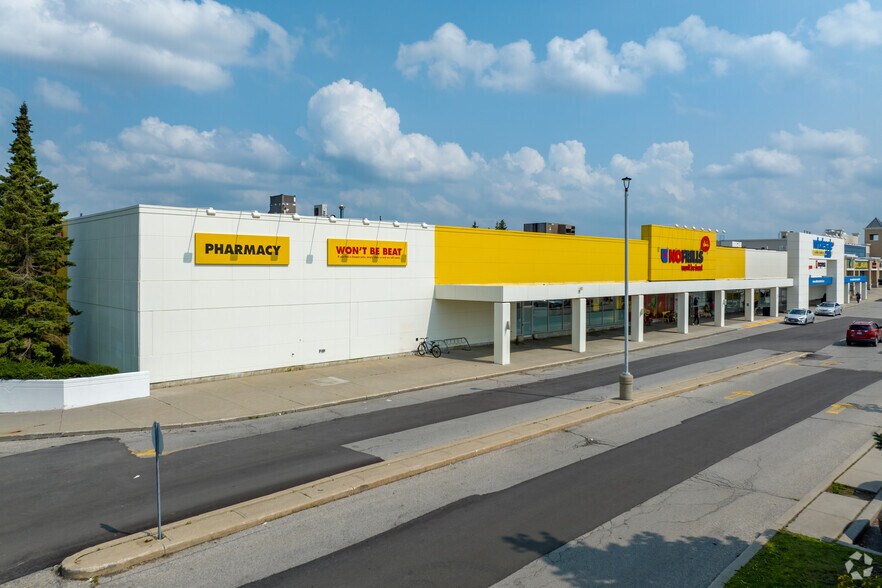 10909 Yonge St, Richmond Hill, ON à louer - Photo de l’immeuble – Image 2 sur 6