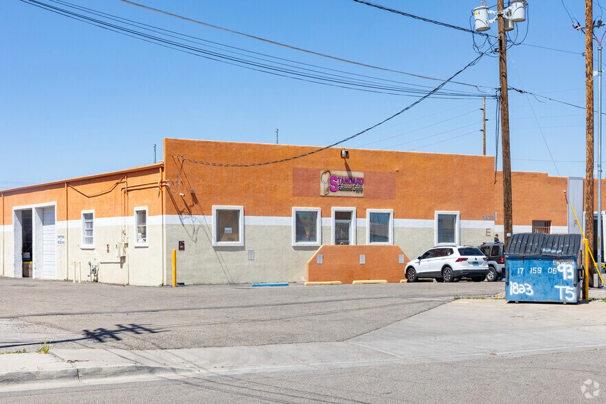 1823 Commercial St NE, Albuquerque, NM à vendre - Photo principale – Image 1 sur 148