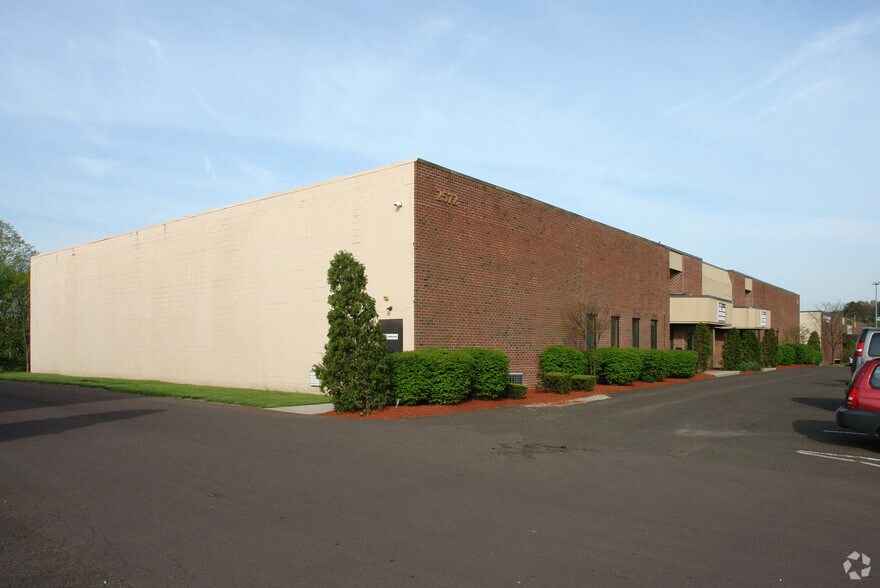 2572-2574 Industry Ln, Norristown, PA à louer - Photo principale – Image 1 sur 5