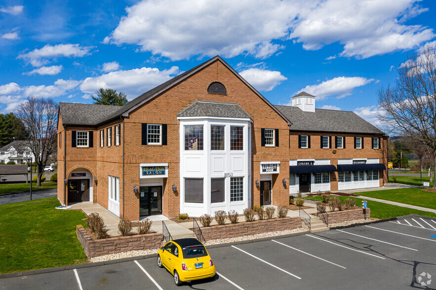 1053 Farmington Ave, Farmington, CT à louer - Photo principale – Image 1 sur 2