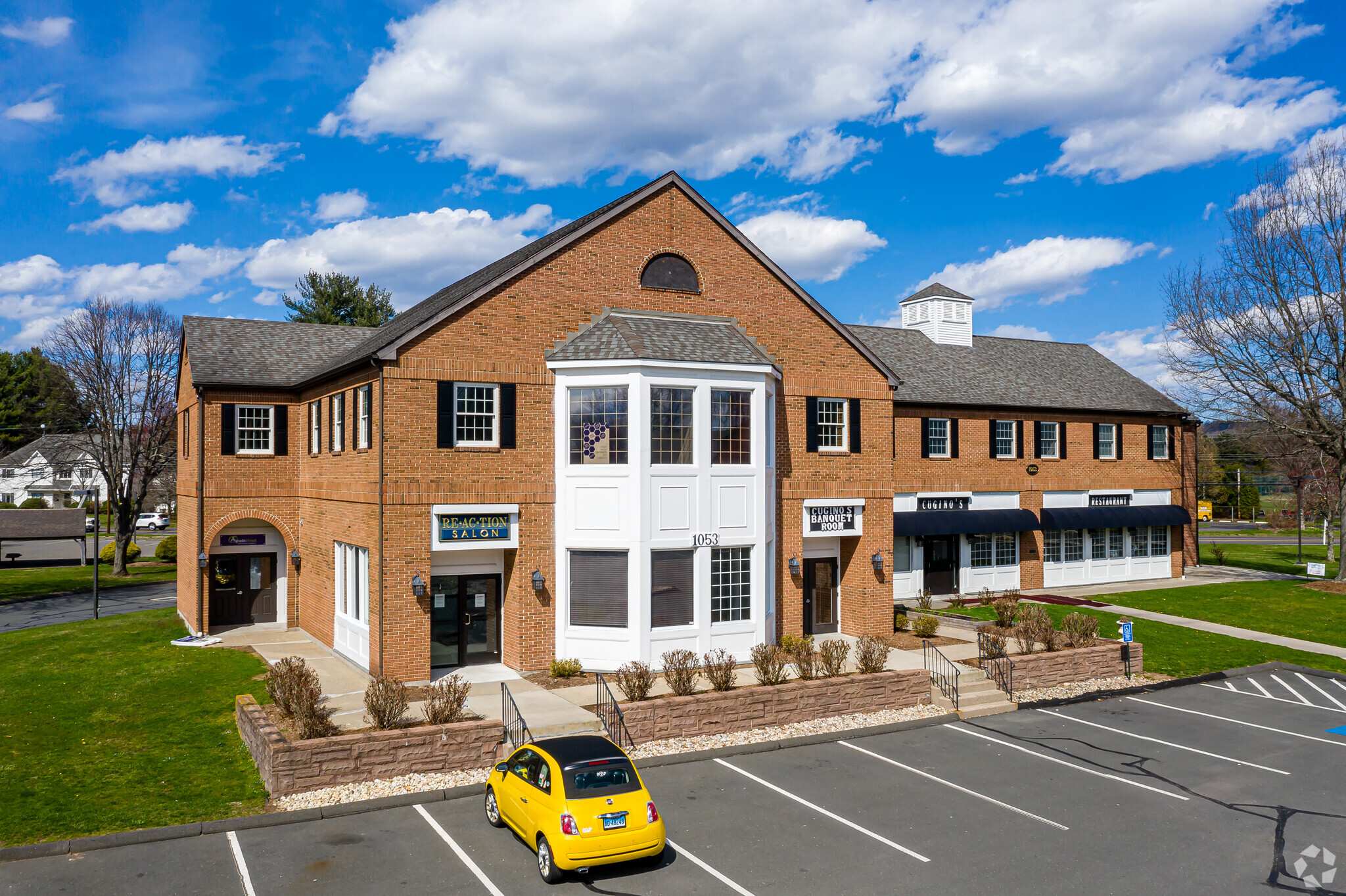 1053 Farmington Ave, Farmington, CT à louer Photo principale– Image 1 sur 3