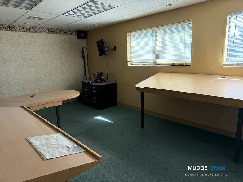 25051 5th St, San Bernardino, CA à vendre - Photo intérieure – Image 3 sur 10