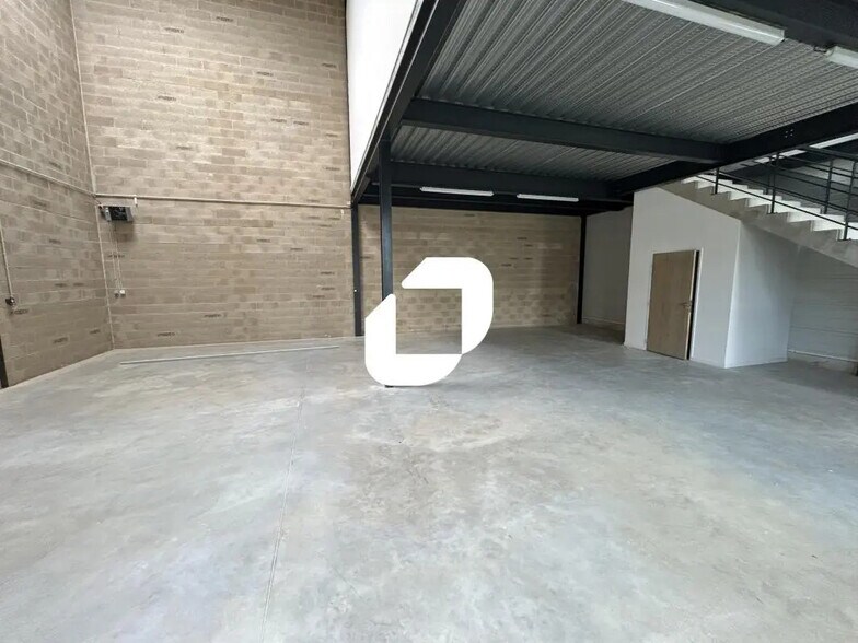 Local d’activités dans Bailly-Romainvilliers à louer - Photo de l’immeuble – Image 2 sur 7