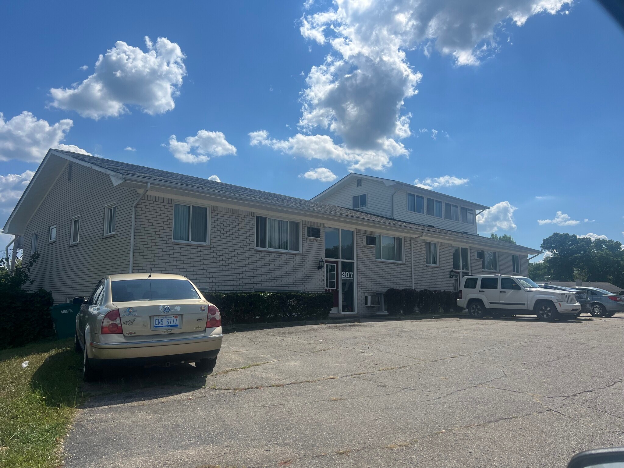 Hillview Apartments portefeuille de 3 biens à vendre sur LoopNet.fr Photo principale– Image 1 sur 6