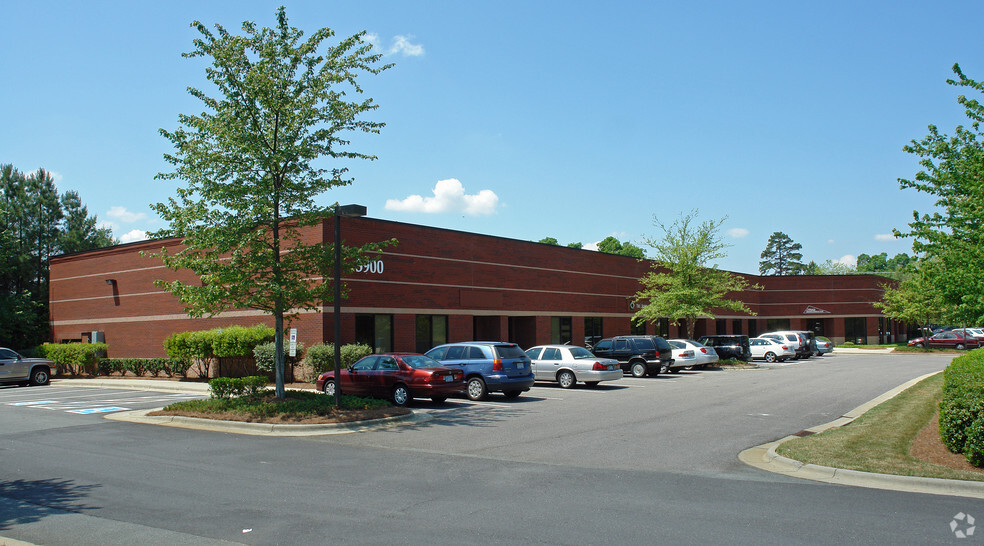 3900 Westpoint Blvd, Winston-Salem, NC à louer - Photo de l’immeuble – Image 1 sur 3