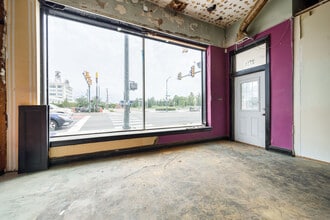 2711 W Broad St, Richmond, VA à louer Photo intérieure– Image 1 sur 7