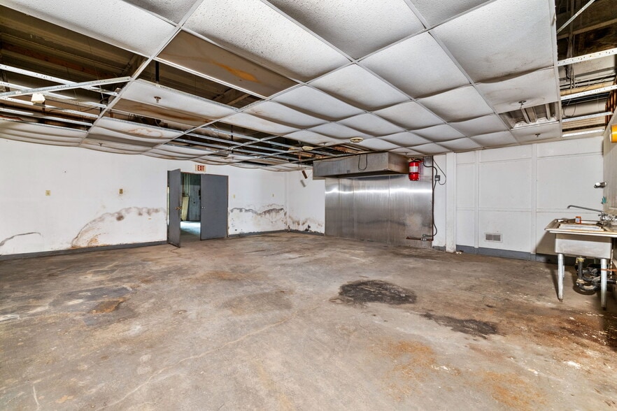 8033 Bennett St, Pittsburgh, PA à vendre - Photo intérieure – Image 3 sur 12