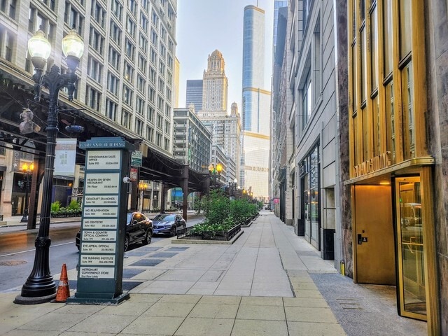 111 N Wabash Ave, Chicago, IL à louer Photo de l’immeuble– Image 1 sur 17