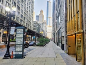 111 N Wabash Ave, Chicago, IL à louer Photo de l’immeuble– Image 1 sur 17