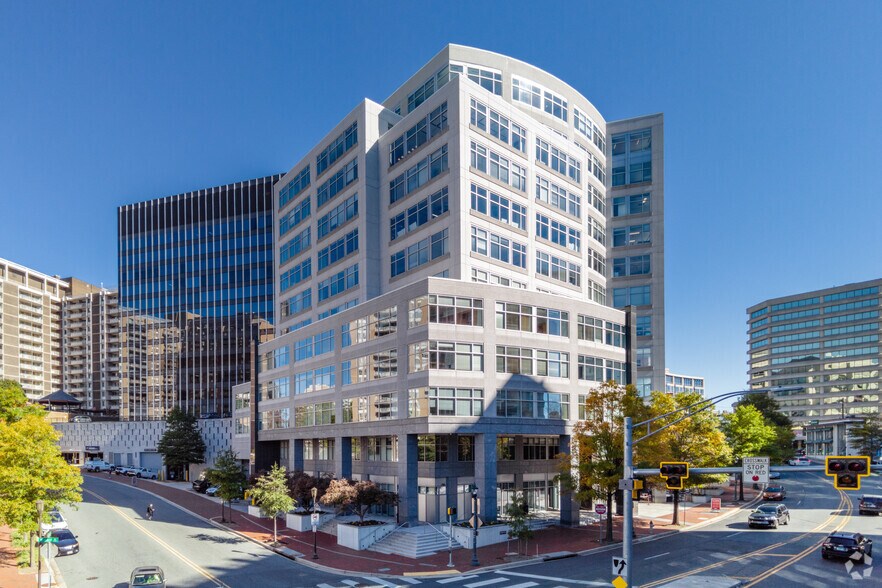 4445 Willard Ave, Chevy Chase, MD à louer - Photo de l’immeuble – Image 3 sur 14
