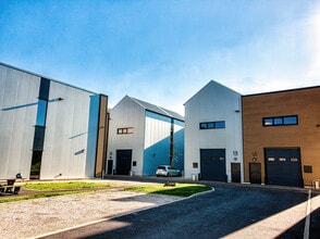 35 Rue Jean Lolive, Bagnolet à louer Photo de l’immeuble– Image 1 sur 5