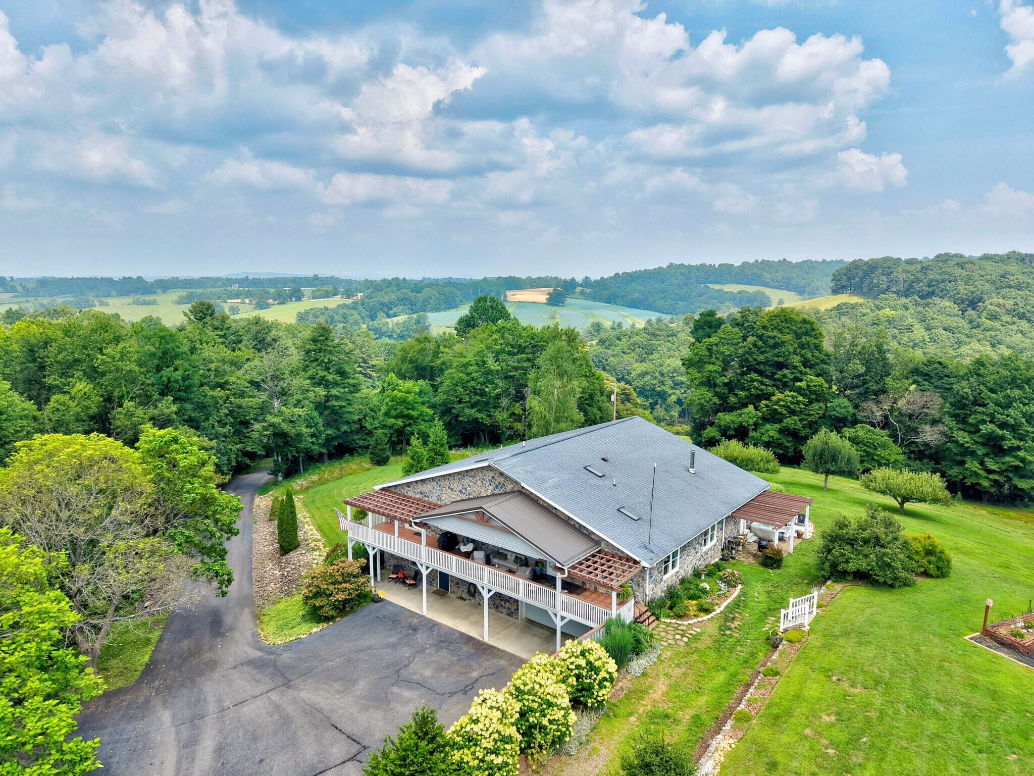 1661 Turner Spur Rd, Fancy Gap, VA à vendre Photo principale– Image 1 sur 85