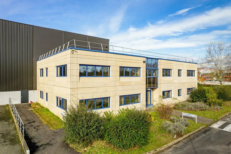 Industriel/Logistique dans Allonne à louer - Photo de l’immeuble – Image 3 sur 9