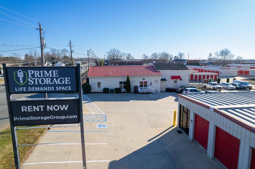 1907 Maple Ave, Burlington, NC à louer - Photo de l’immeuble – Image 1 sur 2