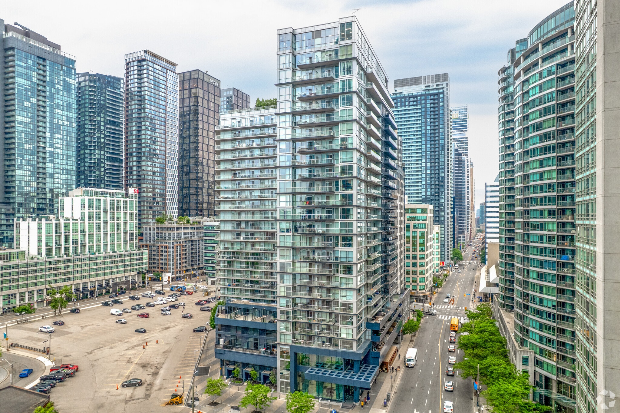 352 Front St W, Toronto, ON à louer Photo principale– Image 1 sur 4