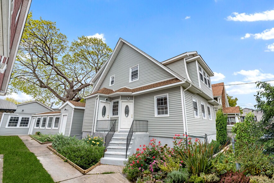 129 New Dorp Plaza pl, Staten Island, NY à vendre - Photo de l’immeuble – Image 1 sur 22