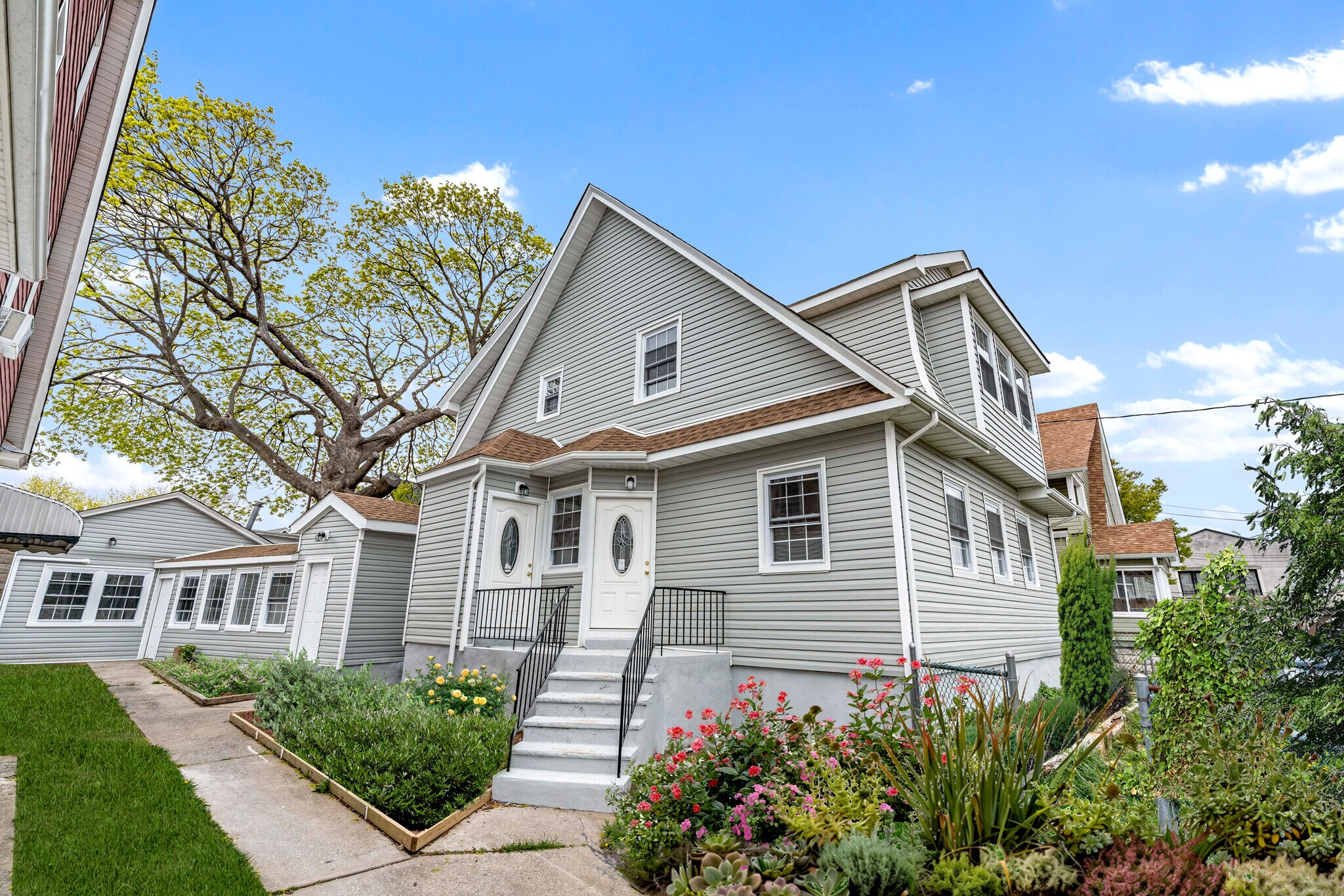 129 New Dorp Plaza pl, Staten Island, NY à vendre Photo de l’immeuble– Image 1 sur 23