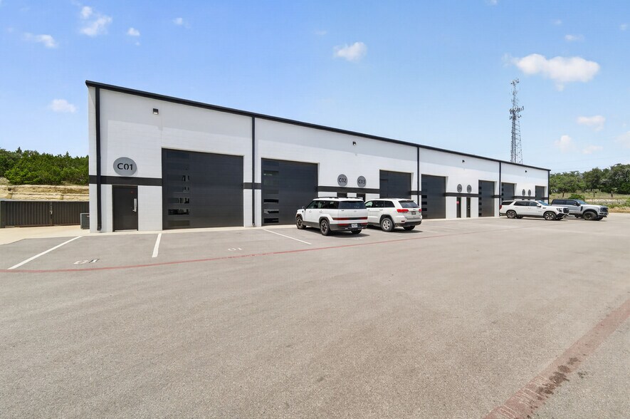 529 E US HWY, Boerne, TX à louer - Photo de l’immeuble – Image 1 sur 59