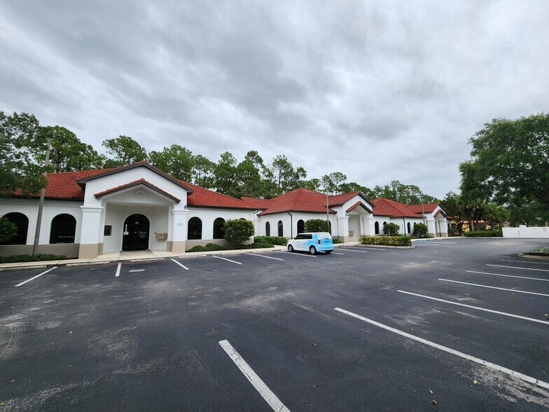 2575 Northbrooke Plaza Dr, Naples, FL à louer - Photo de l’immeuble – Image 1 sur 3