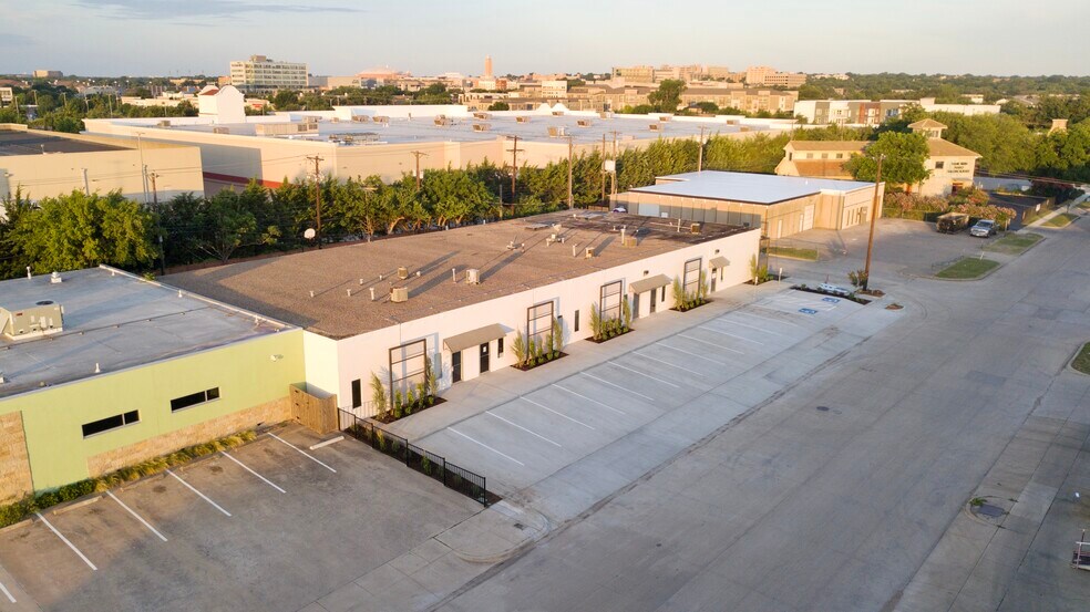 2529 Weisenberger St, Fort Worth, TX à louer - Photo de l’immeuble – Image 2 sur 15